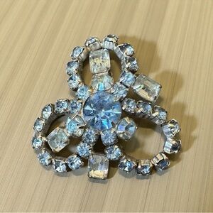 Vintage Rhinestone Brooch – Clear / Light Blue Stones – Estate Jewelry